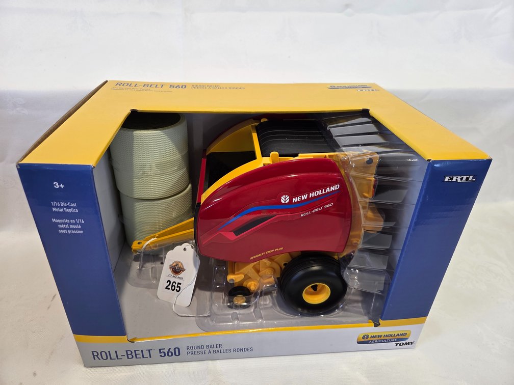 New Holland Roll-Belt 560 Round Baler