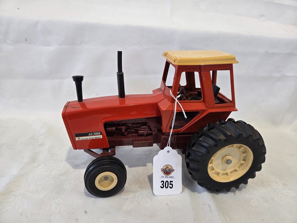 Allis Chalmers 7050 w/Maroon Body