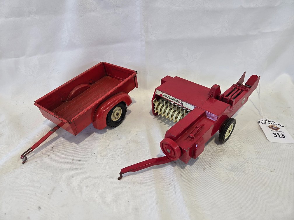 2-Pieces, Tru scale 2-wheel Cart, International Baler