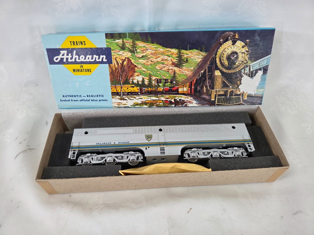 HO Scale Athearn Delaware - Hudson Passenger Car