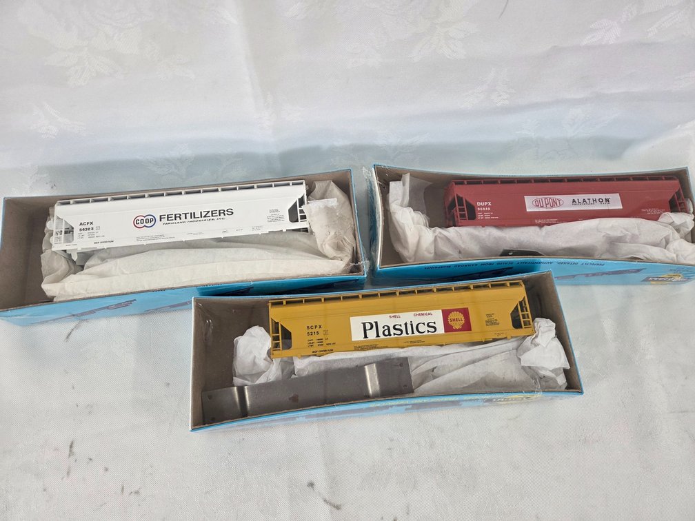 3 HO Scale Athearn Rolling Stock Model Kits