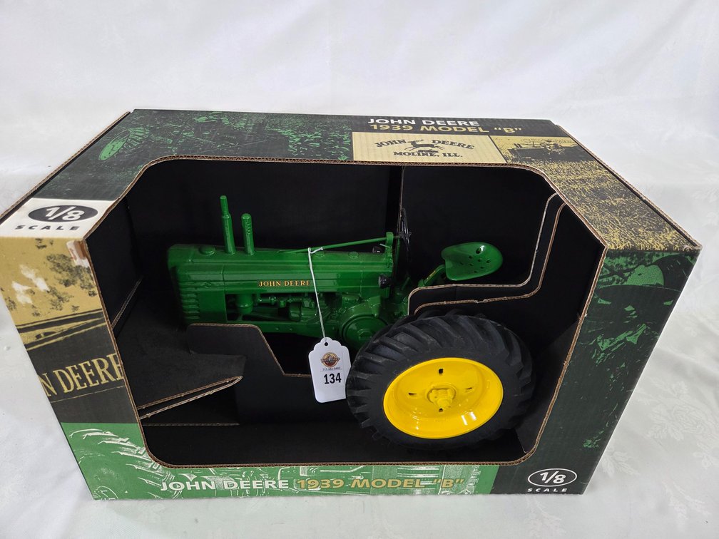 JD B Tractor 1/8 scale
