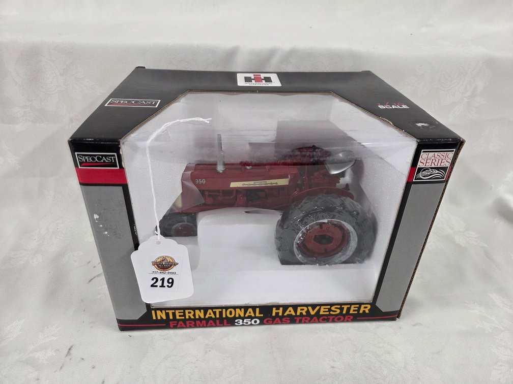 Farmall 350 Gas Tractor SpecCast