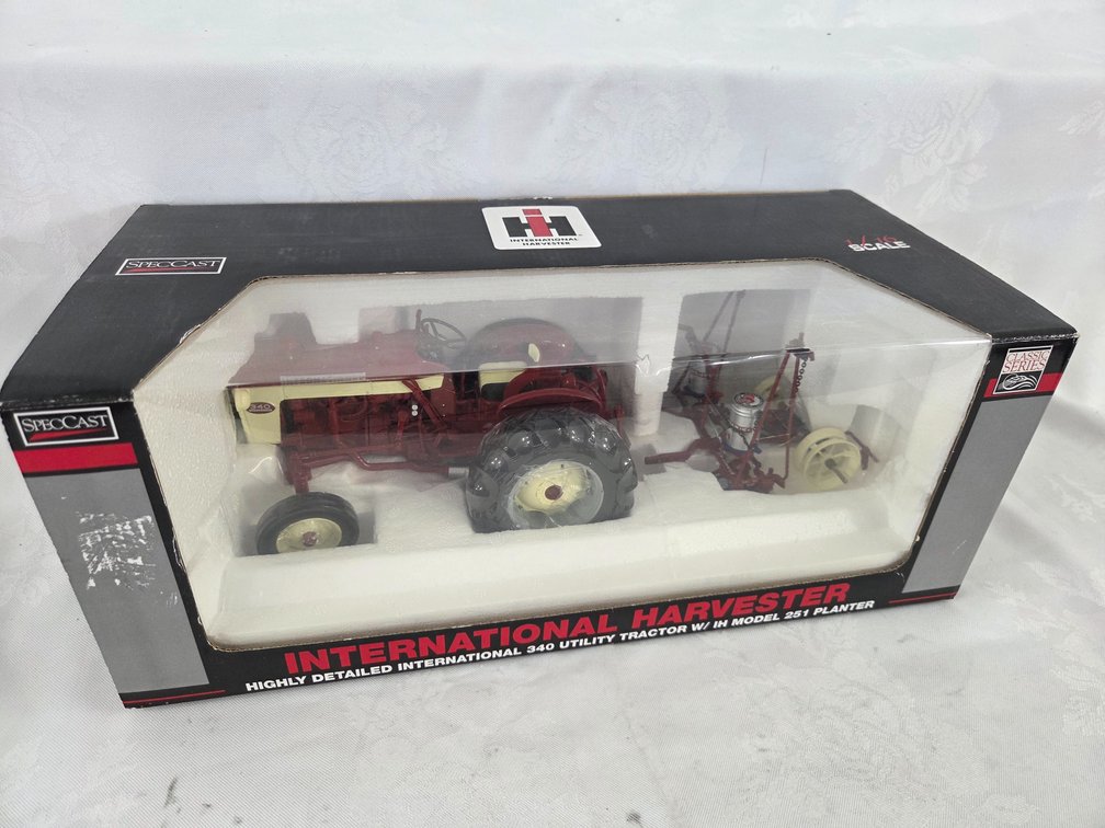 International 340 Utility Tractor w/251 Planter