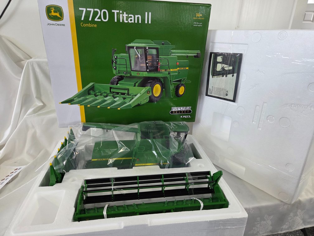 JD 7720 Titan Combine (Green Top Version) Prestige Select