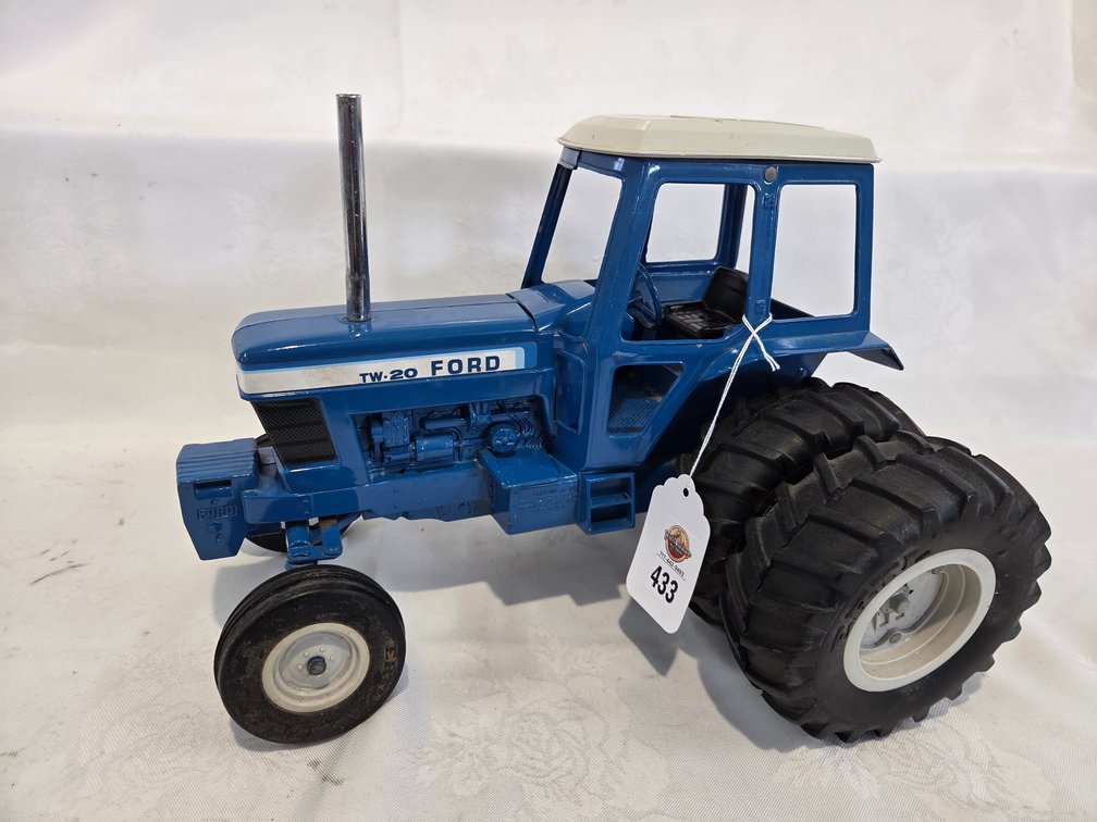 Ford TW-20 Tractor w/Cab and Duals