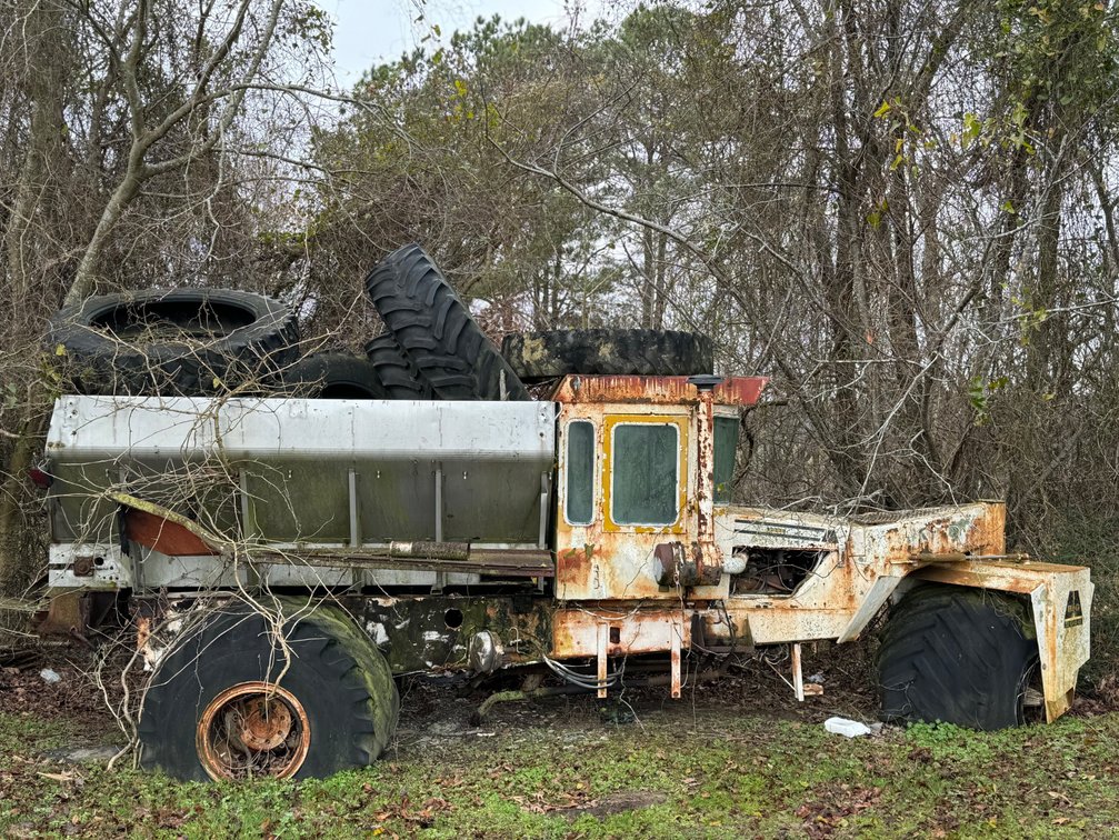 Gator Spreader  Truck