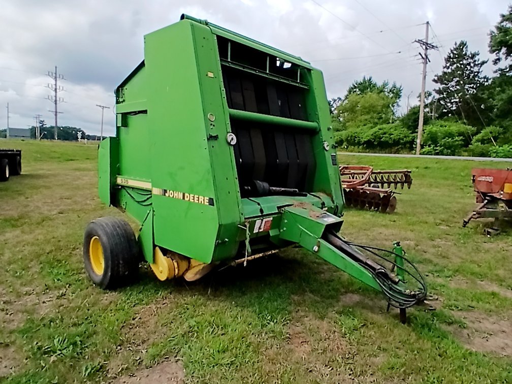 John Deere 535 Round Baler