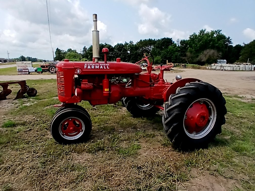 1940 Farmall B *Runs & Drives*