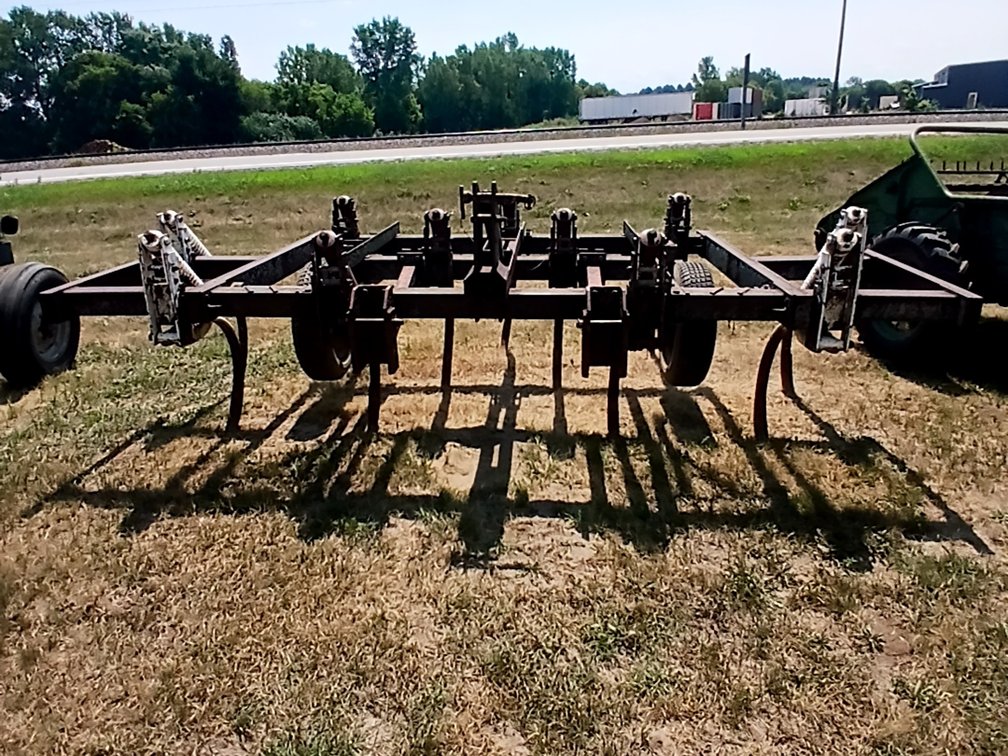 11 Shank 3 Point Chisel Plow