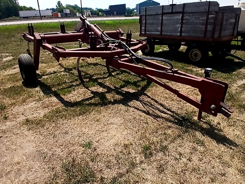 Lilliston Model 4000 5 Shank Plow