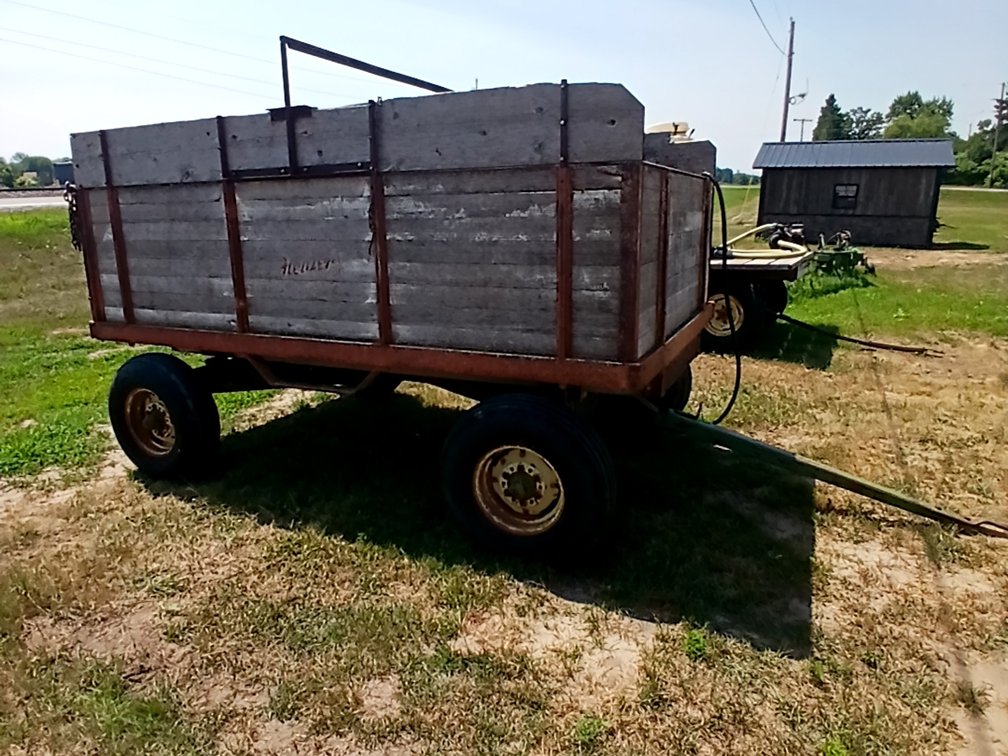 Heider Barge Box on John Deere Running Gear