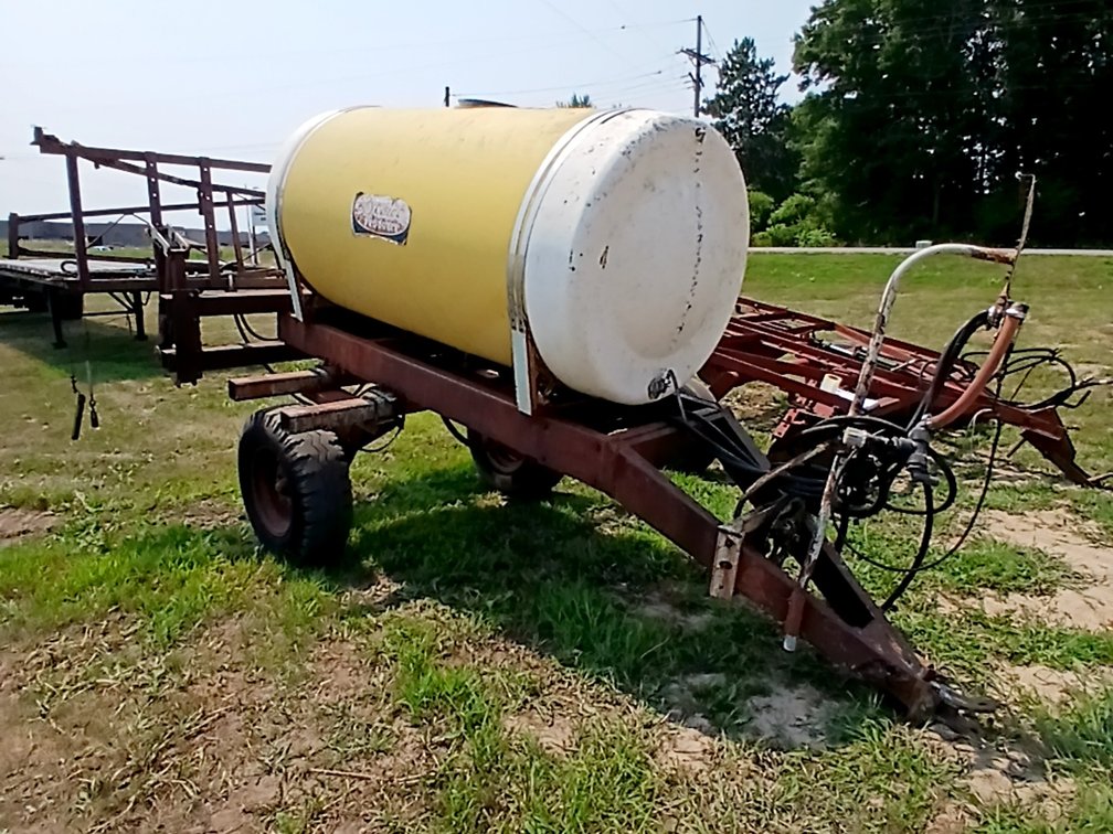 450 Gal Demco Sprayer 30' Booms