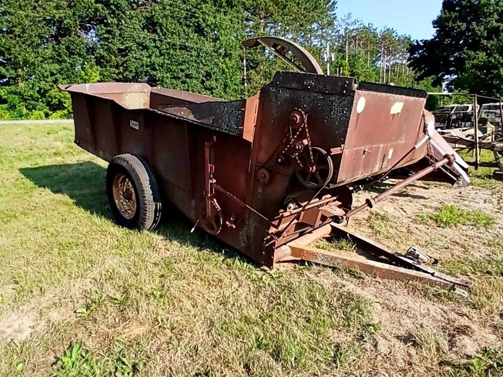 Schumer 170 Self-Unloading Feeder Wagon