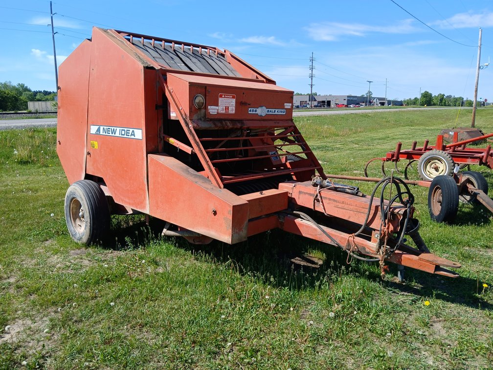 New Idea 456 Bale King Round Baler