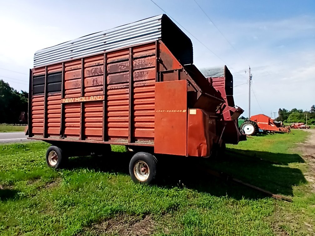 New Holland Crop-Carrier 8 Chopper Box on International 335 Running Gear