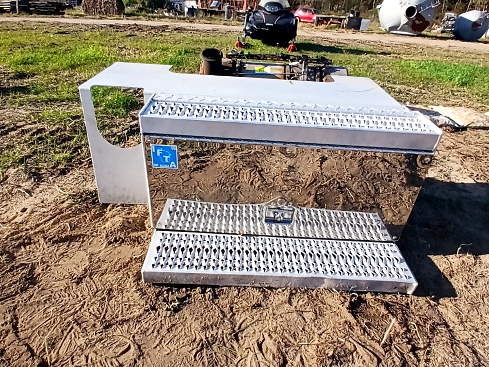 Semi Step/Cargo Box