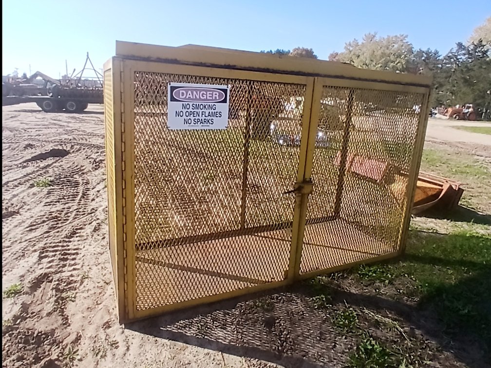 LP Cage 8' x 3' x 5'