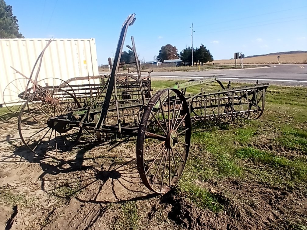 John Deere Side Rake on Steel Wheels