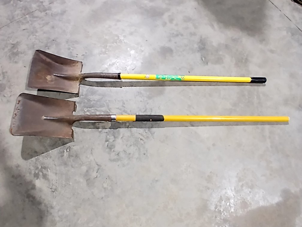 2 Shovels with Fiberglass Handles