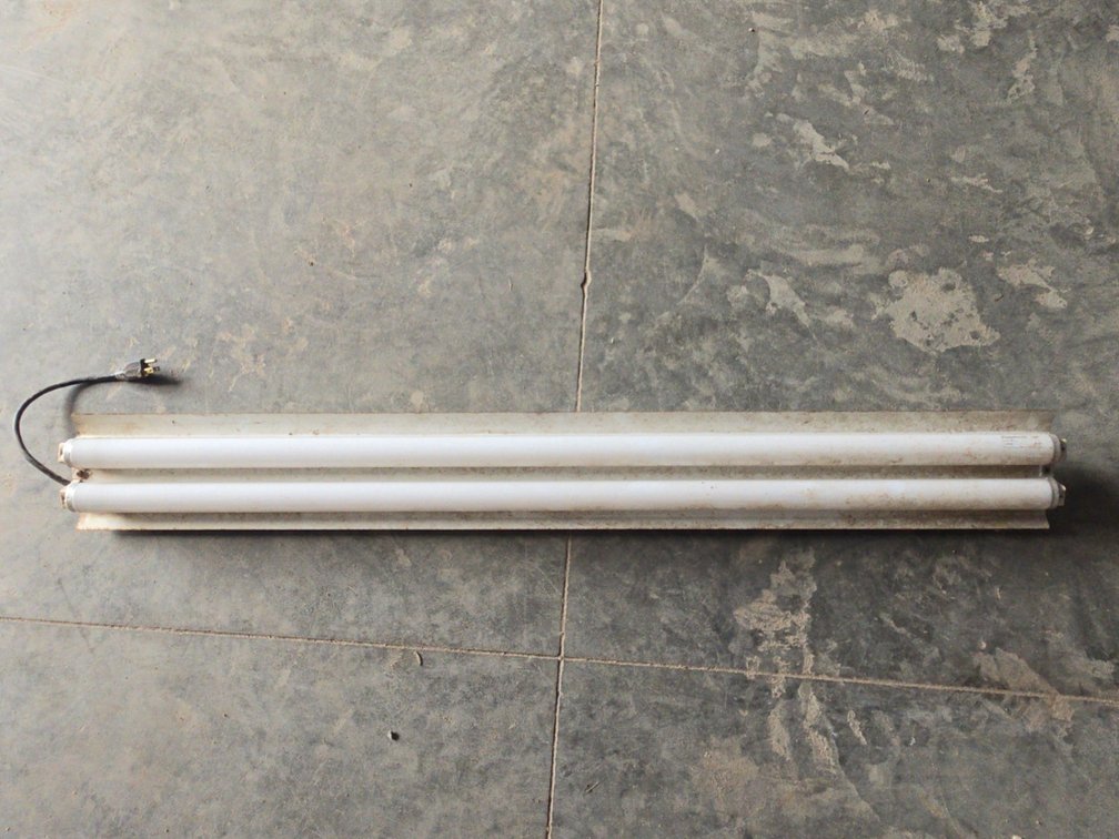 4' Shop Light *Works*