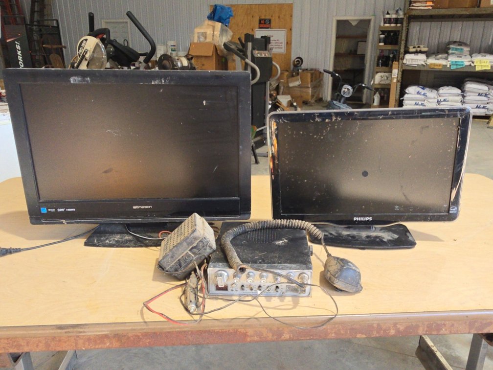 2 Tv's and CB