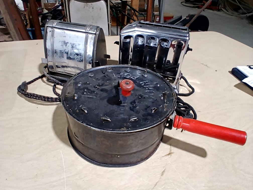 2 Vintage Toasters & Popcorn Popper