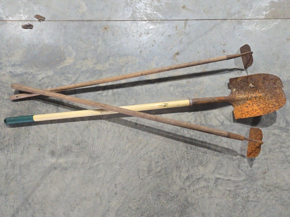 Shovel and 2 hoes