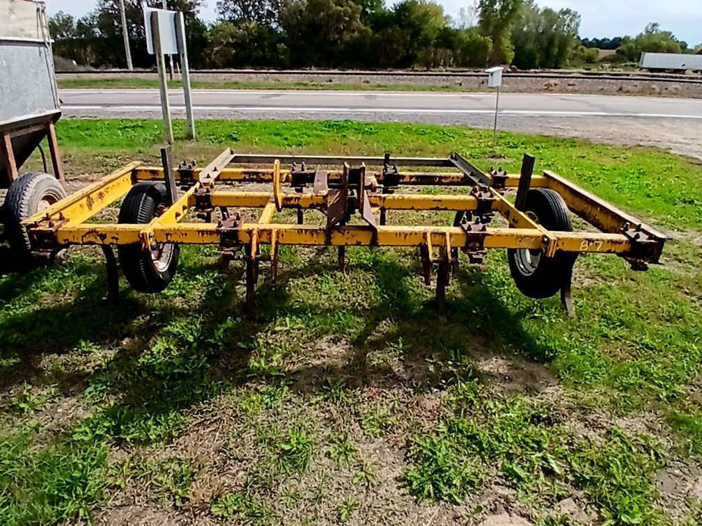 11 Shank Chisel Plow
