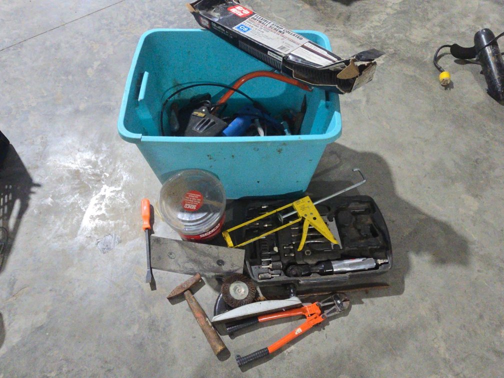 Misc Tools (Caulk Gun, Crow Bar, Screw Drivers, ect)