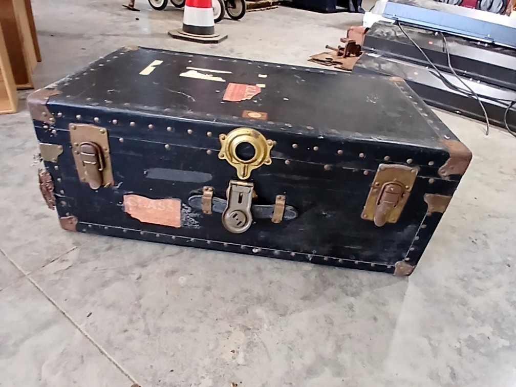 31" x 12" x 18" Black Trunk