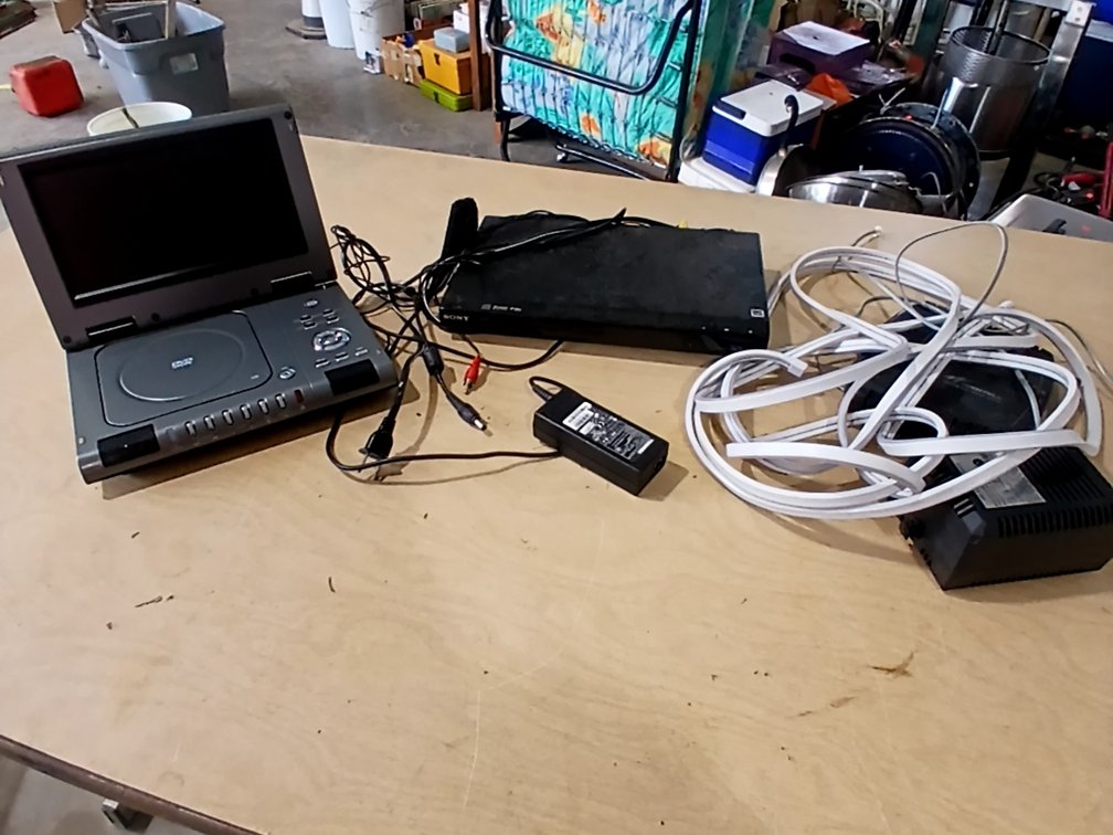DVD Player, Portable DVD Player, Lights & Battery Charger