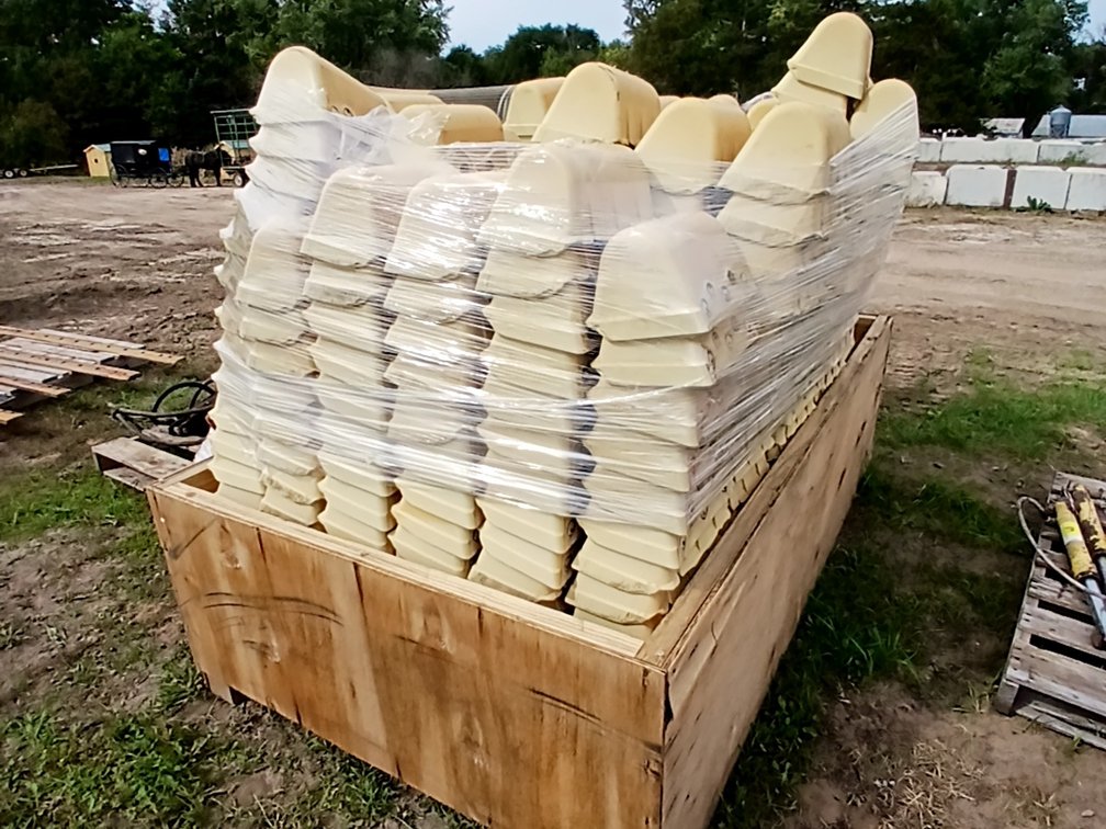 Approx 250 7" x 12" Buckets from GSI Leg