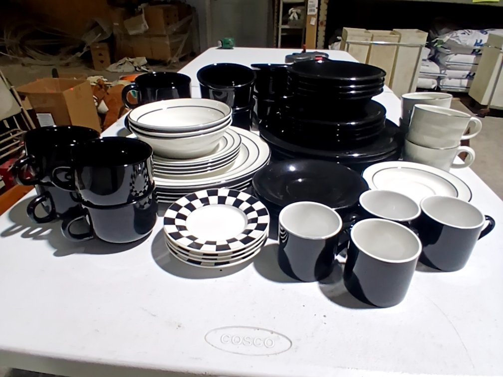 Black & White Dishes