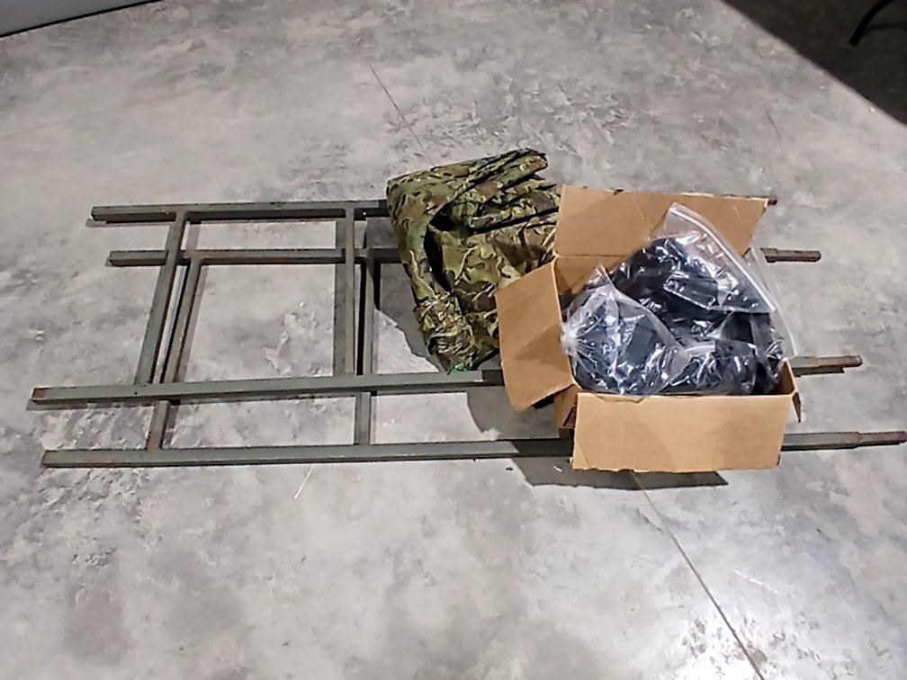 2 5' Ladder Sections, 6 Harnesses & Camo Blind Wrap