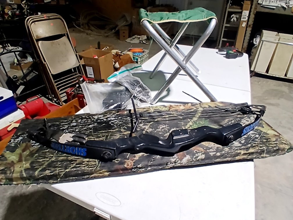 Shortstop Bow, Camo Seat Cushion & Stool
