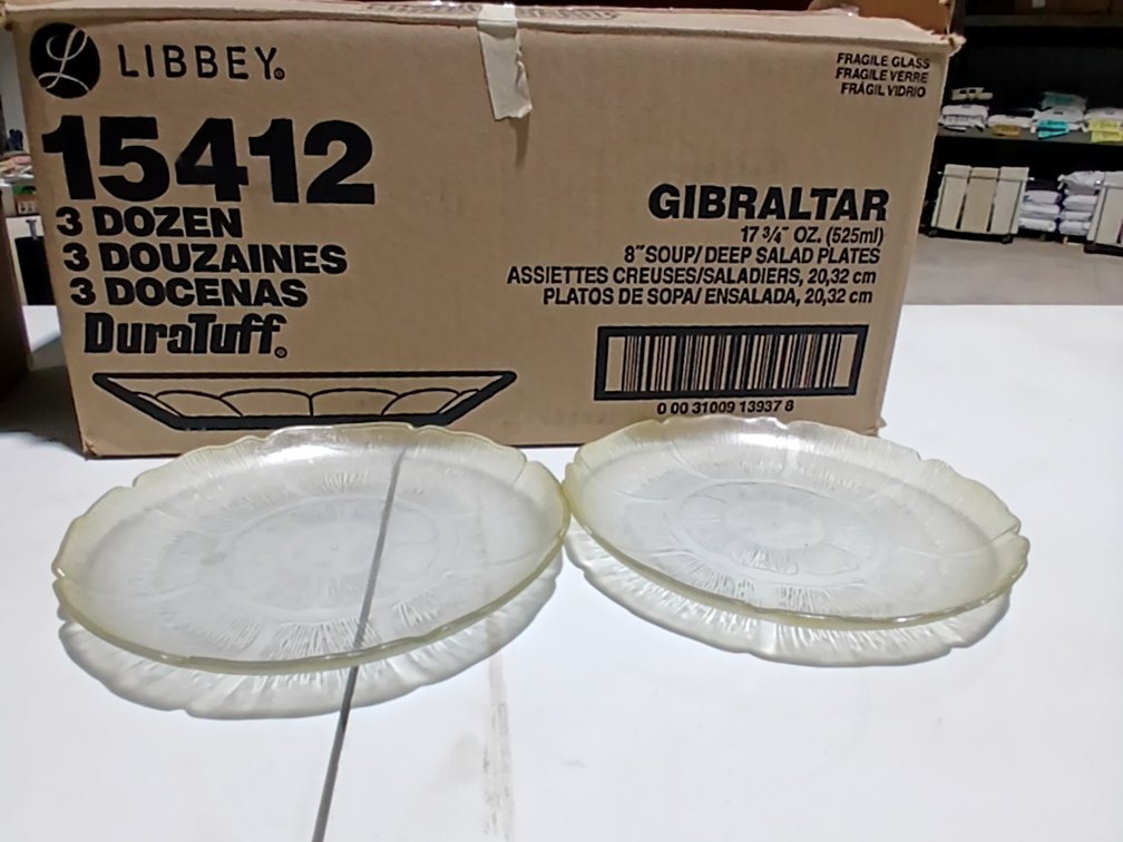 Approx 120 8" Plastic Salad Plates