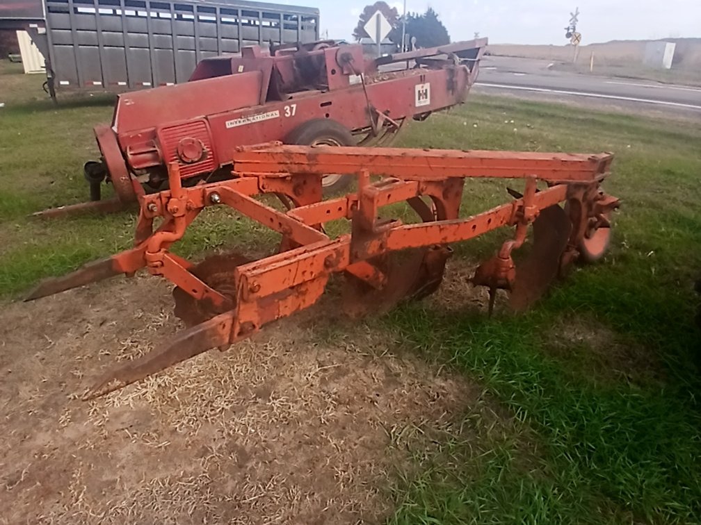 Allis Chalmers 3 Bottom Plow