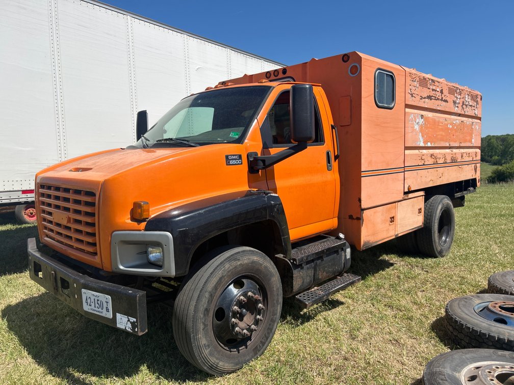 2006 GMC C6500 Chip Truck