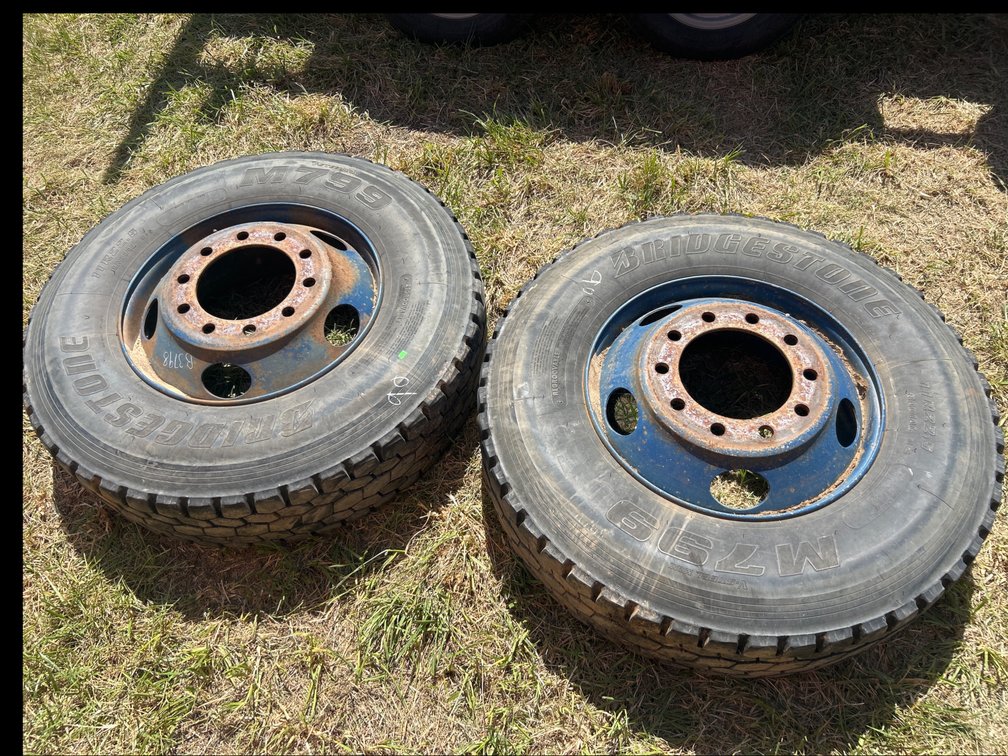 Bridgestone 11R22.5 Truck Tires