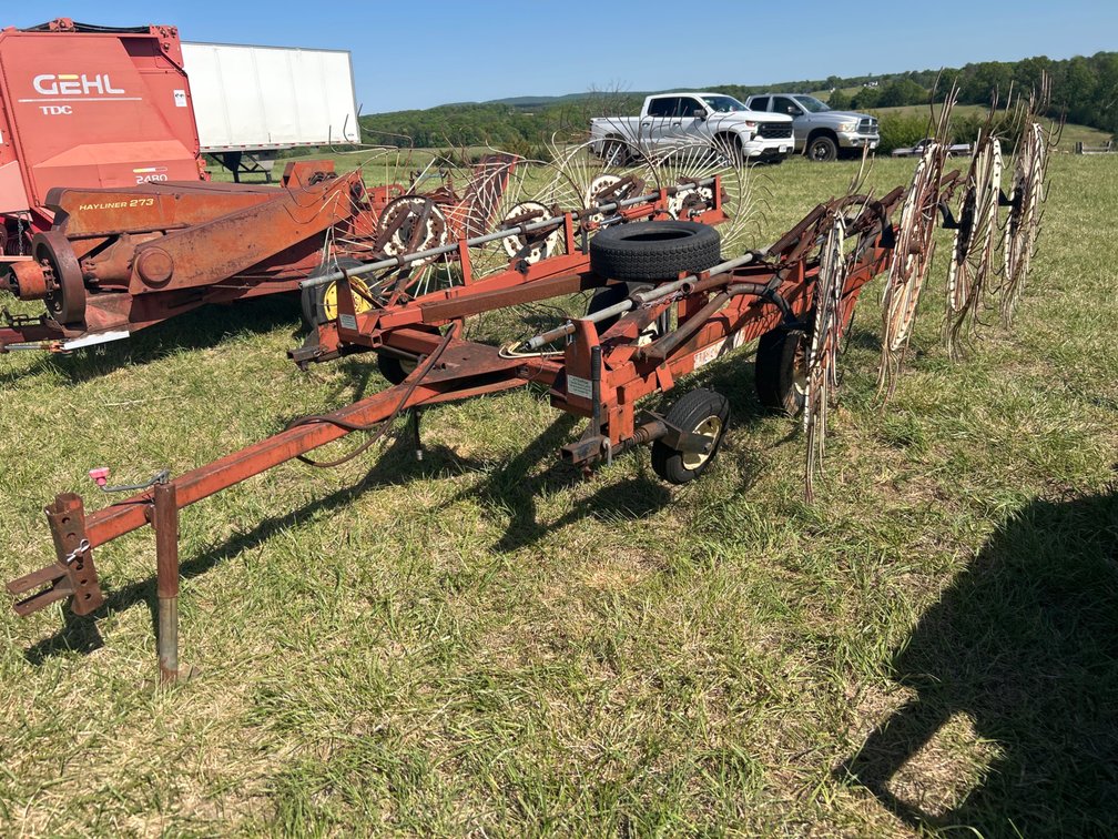 Hesston Ground Driven 8-Wheel V Hay Rake