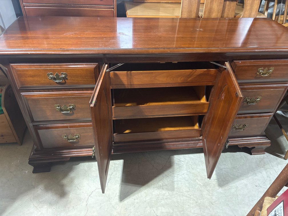 Buffet cabinet