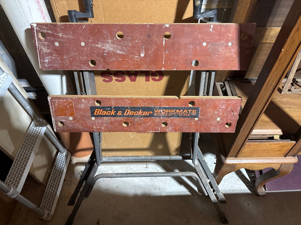 Black & Decker Folding Vise & Leveler/Ruler
