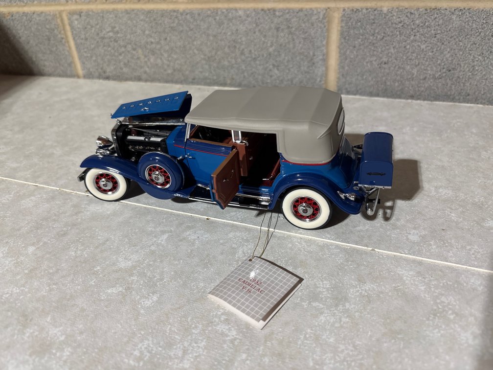 1932 Cadillac Die-Cast