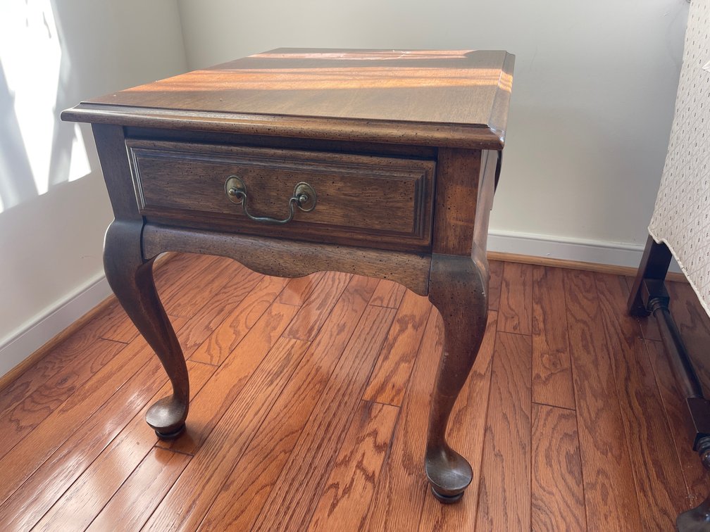 Queen Anne Style Wooden Single-Drawer End Table