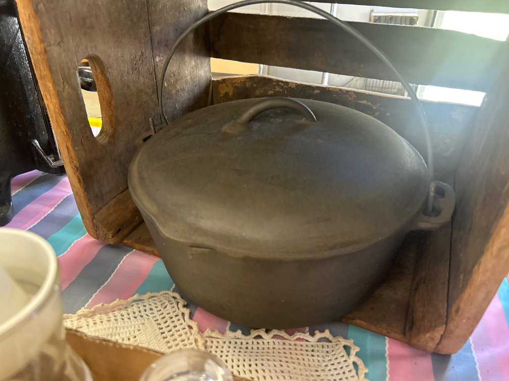 Cast Iron Dutch Oven with Lid and Wire Bail Handle
