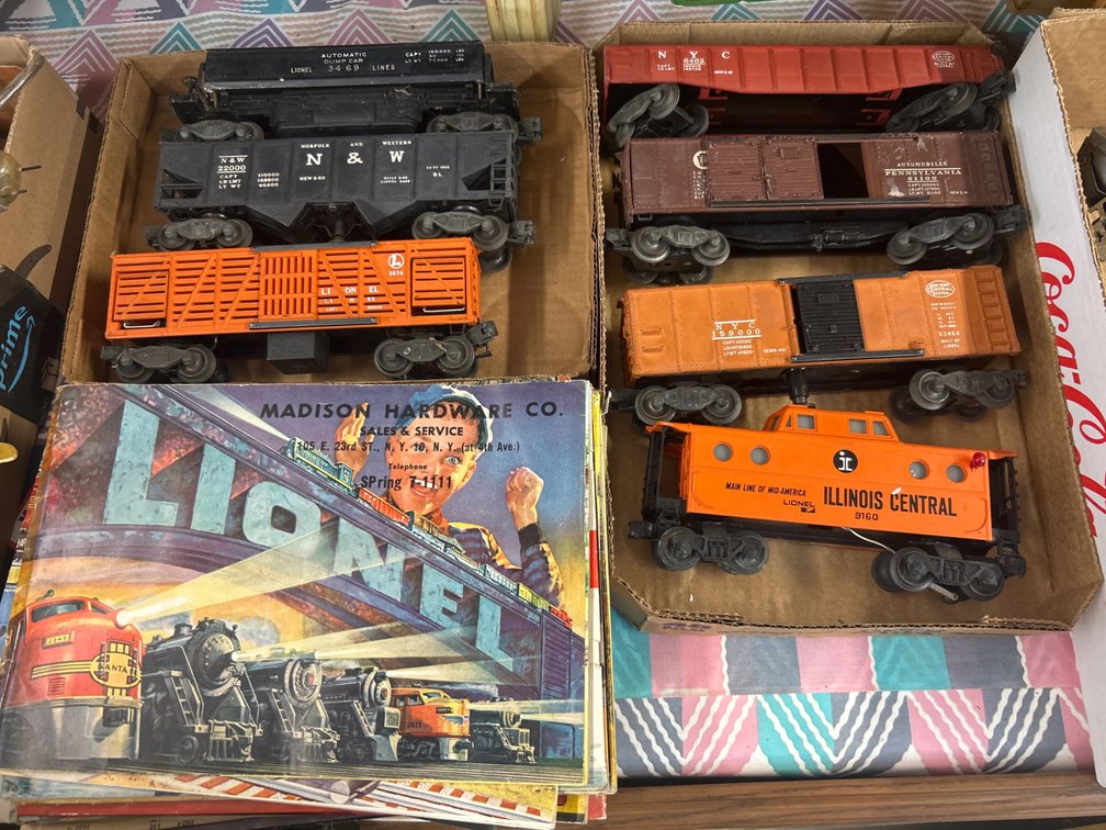 Lionel O-Gauge Model Train Cars and Catalogs