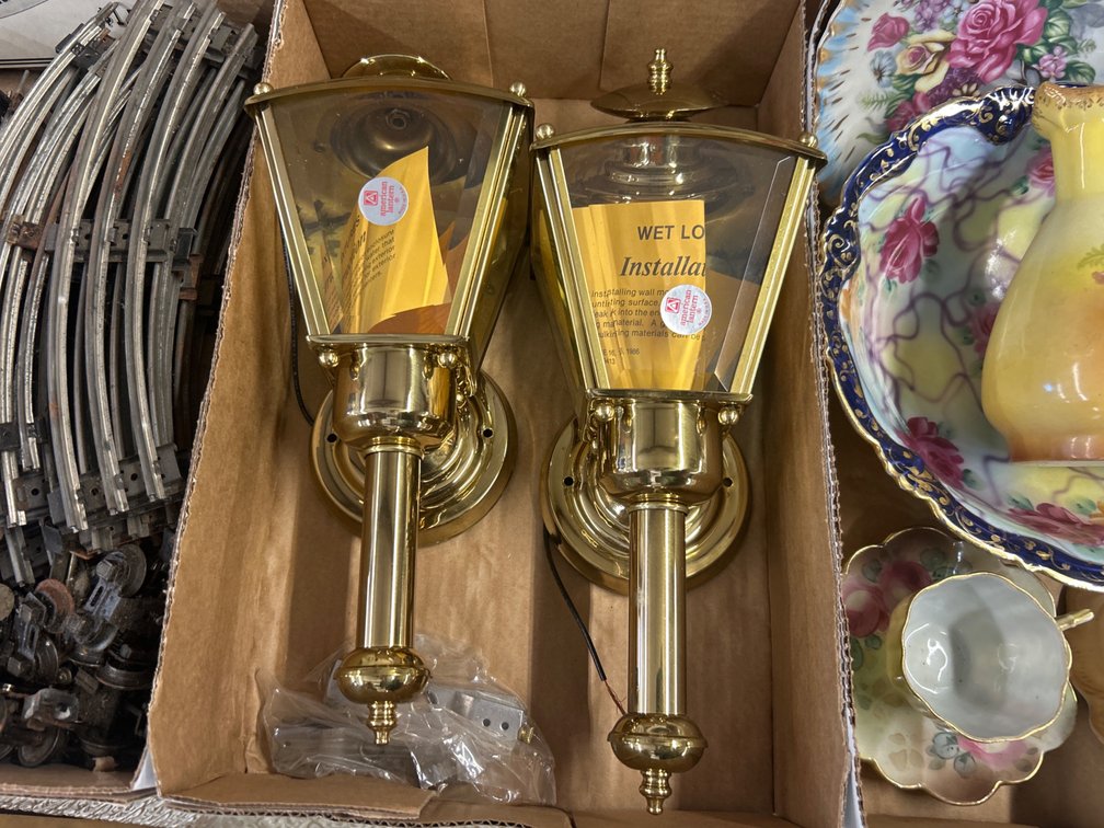 American Lantern Brass Outdoor Wall Lanterns