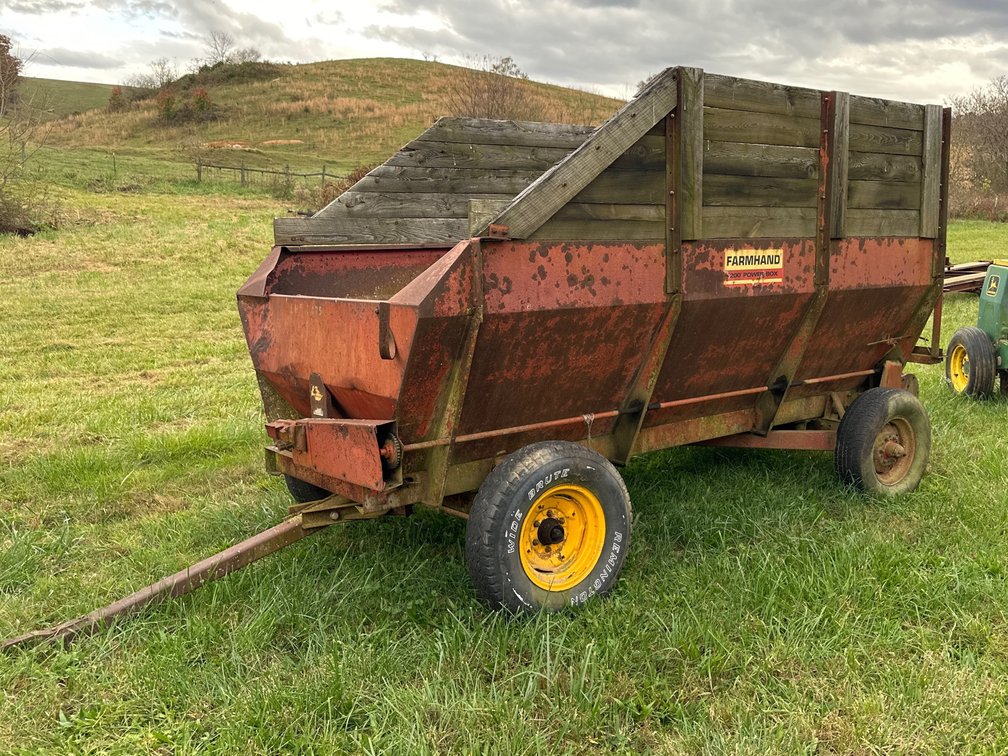 FARMHAND “200” POWER-BOX Forage Wagon