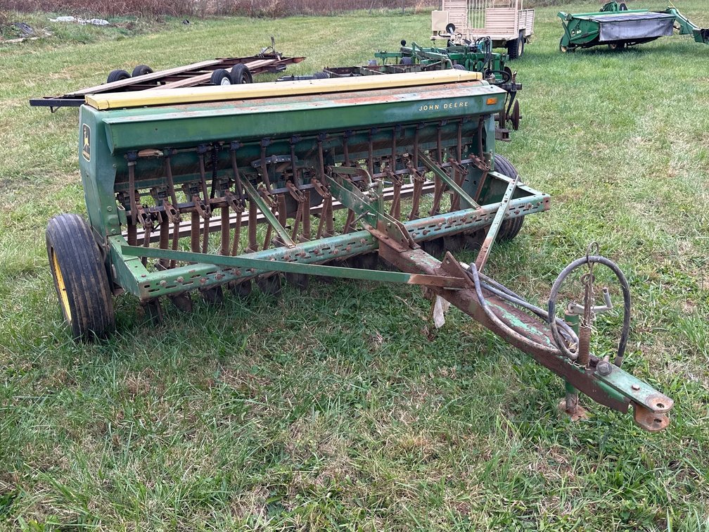 John Deere 8100 seeder